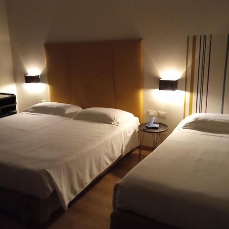 Hotel Touring Livorno Luaran gambar